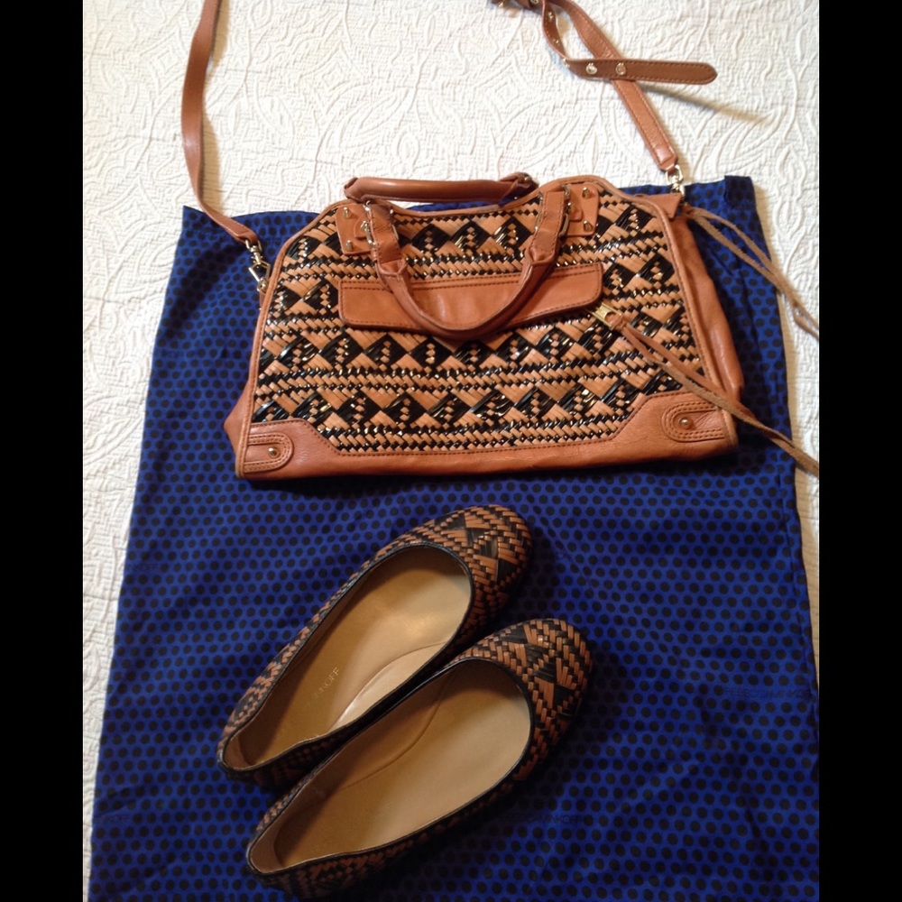 MAKE OFFER‼️EUC Woven bag. Matching flats available